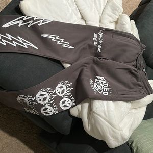 Nova men’s sweats size large